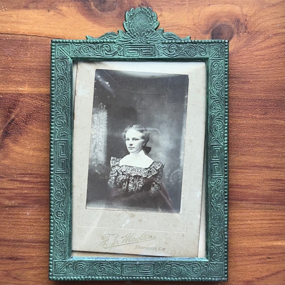 Antique Victorian Green‎ Verdigris Ornate Frame with F.J. Moulton Photo of Woman